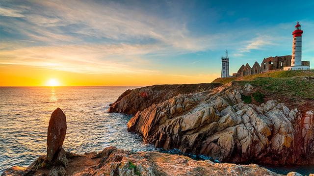 A lighthouse and cliff face in Brest, France